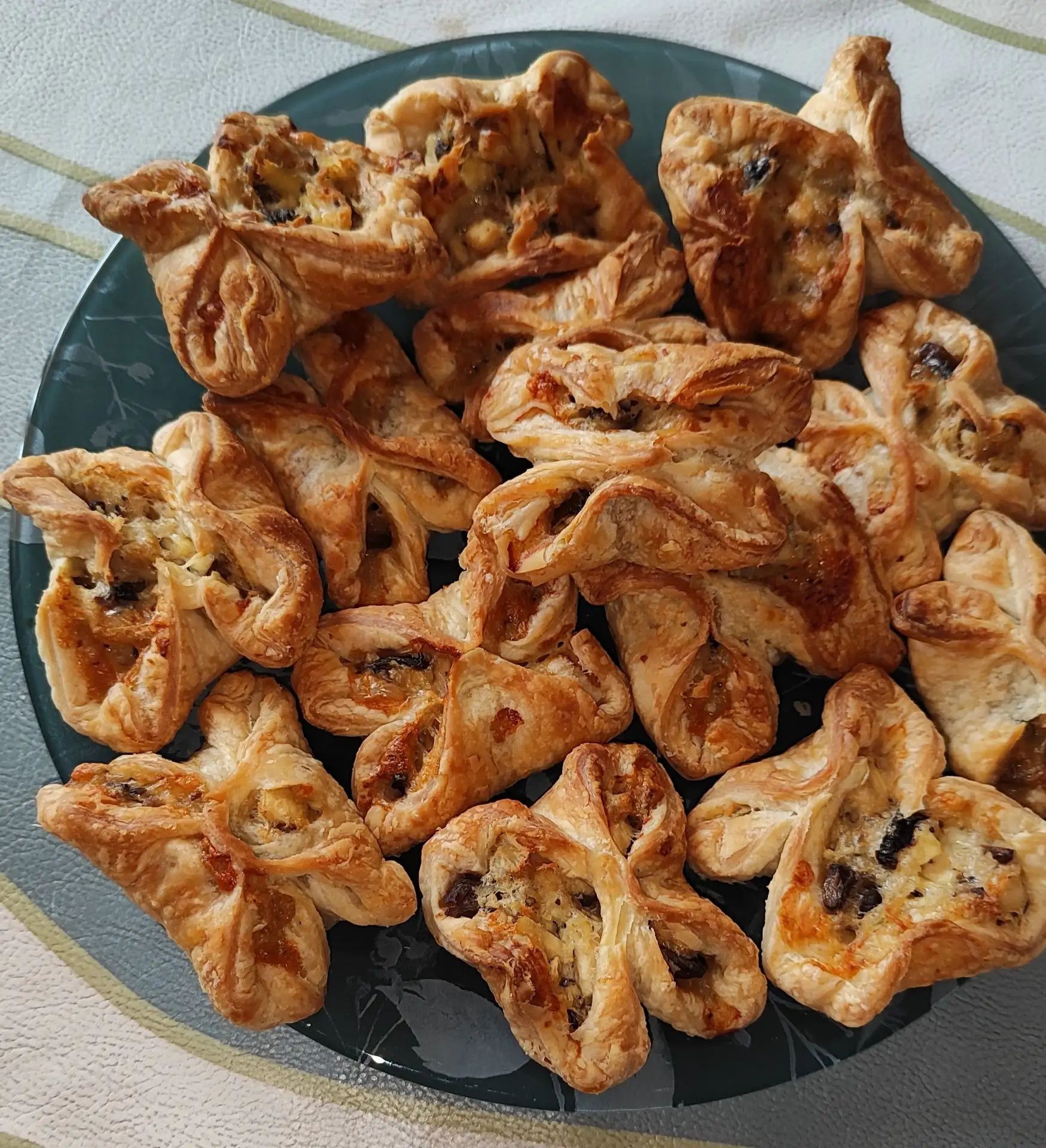 IMG_20260827_154357_778 Слоеные конвертики с курицей, грибами и сыром — изображение 1